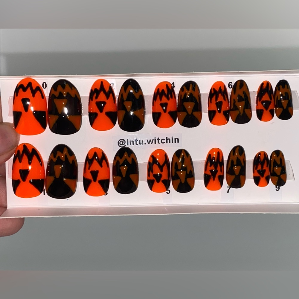 Handmade press on nails // Medium almond shape